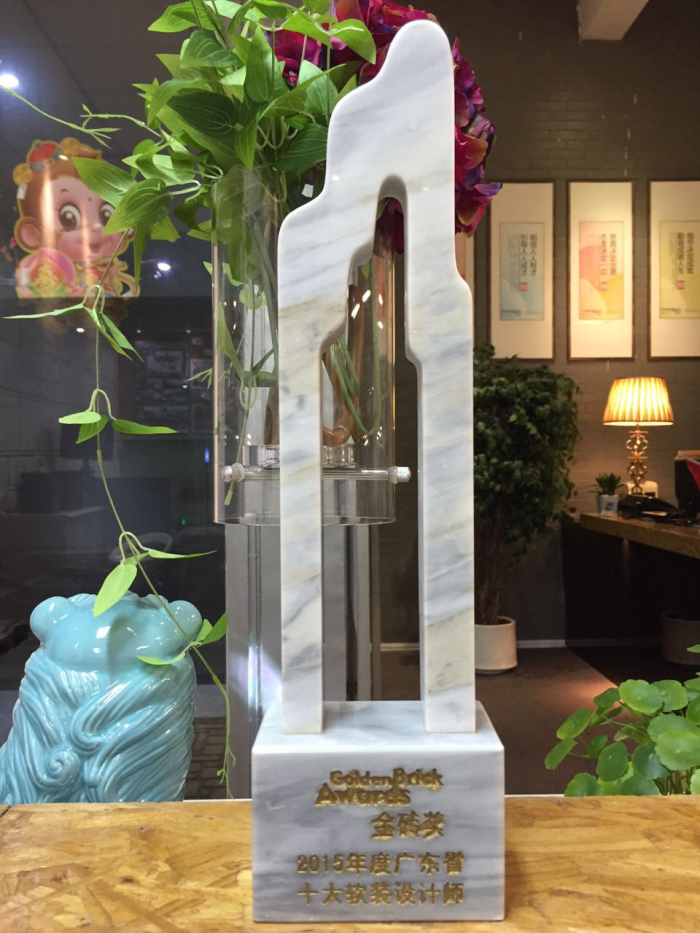 伊派設計總監(jiān)段文娟榮獲“廣東省裝飾行業(yè)十大軟裝設計師”